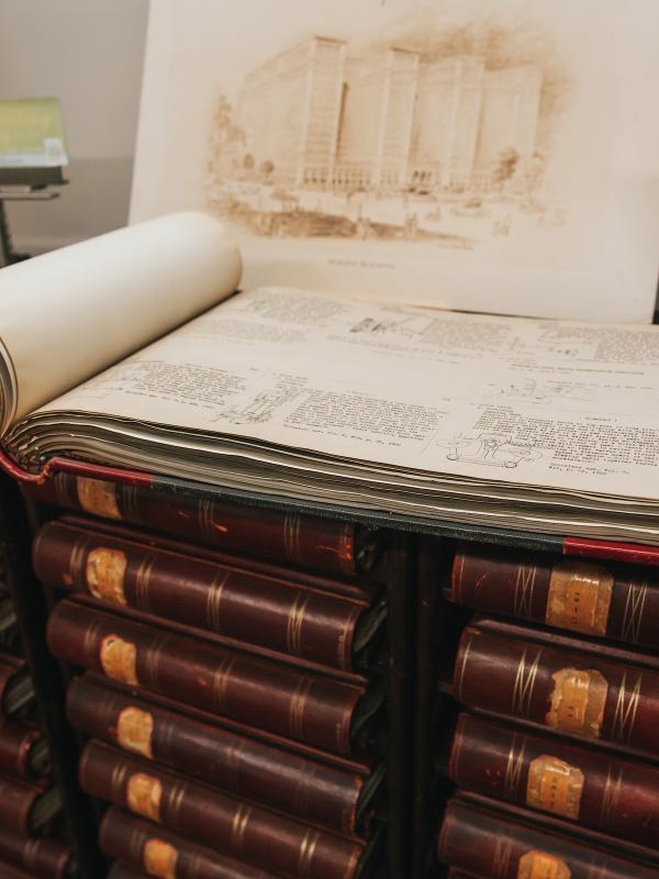 ϲʷ¼ Archives contains  a collection in excess of 4,500 linear feet of documents.
