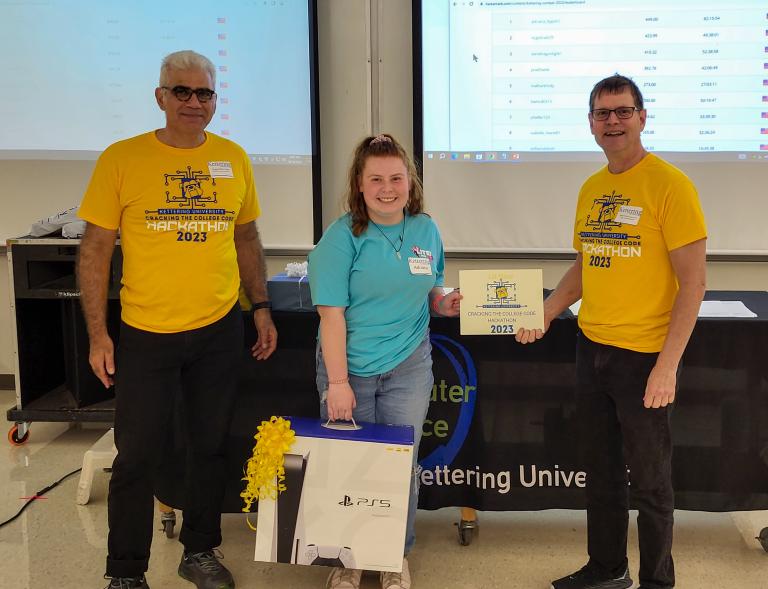 From left, Dr. Babak Elahi, Dean of the College of Sciences and Liberal Arts, Adriana Lippolis, first-place winner and Dr. Michael Farmer, Head of the Department of Computer Science at ϲʷ¼.