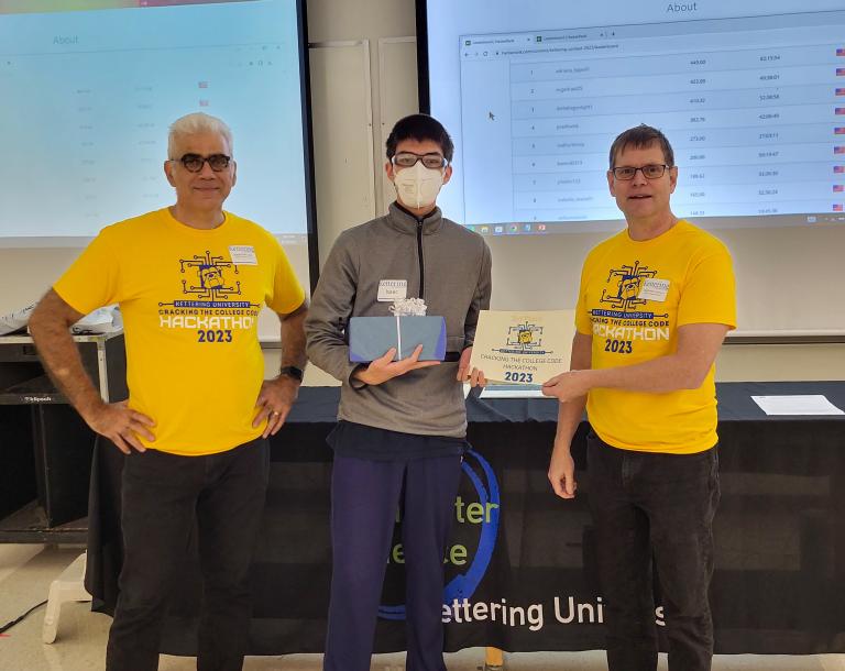 From left, Dr. Babak Elahi, Dean of the College of Sciences and Liberal Arts, Isaac Kellog, third-place winner and Dr. Michael Farmer, Head of the Department of Computer Science at ϲʷ¼.